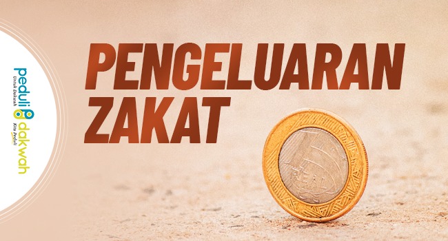 mengeluarkan zakat
